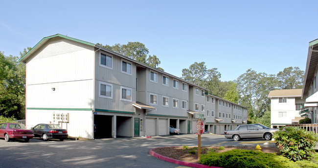 Maple Court Apartments in Lakewood, WA - Building Photo - Building Photo