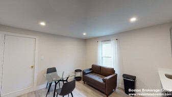 122 Buttonwood St, Unit #3 in Boston, MA - Building Photo - Building Photo