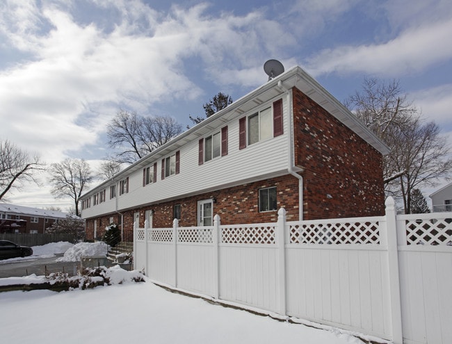 223 Seaside Ave in Stamford, CT - Building Photo - Building Photo