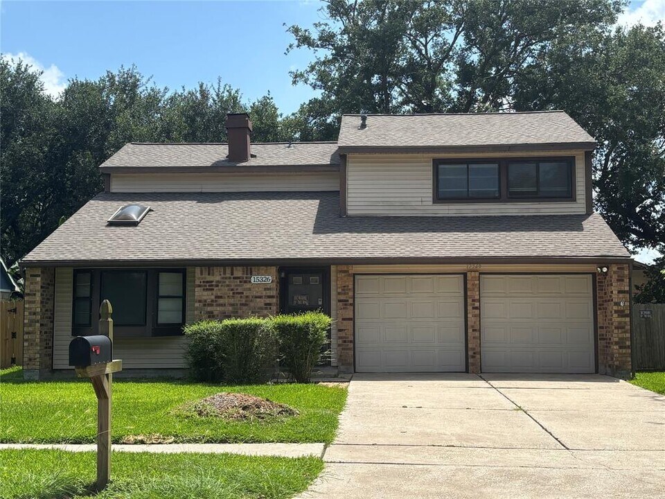 15326 Silverman St in Webster, TX - Building Photo