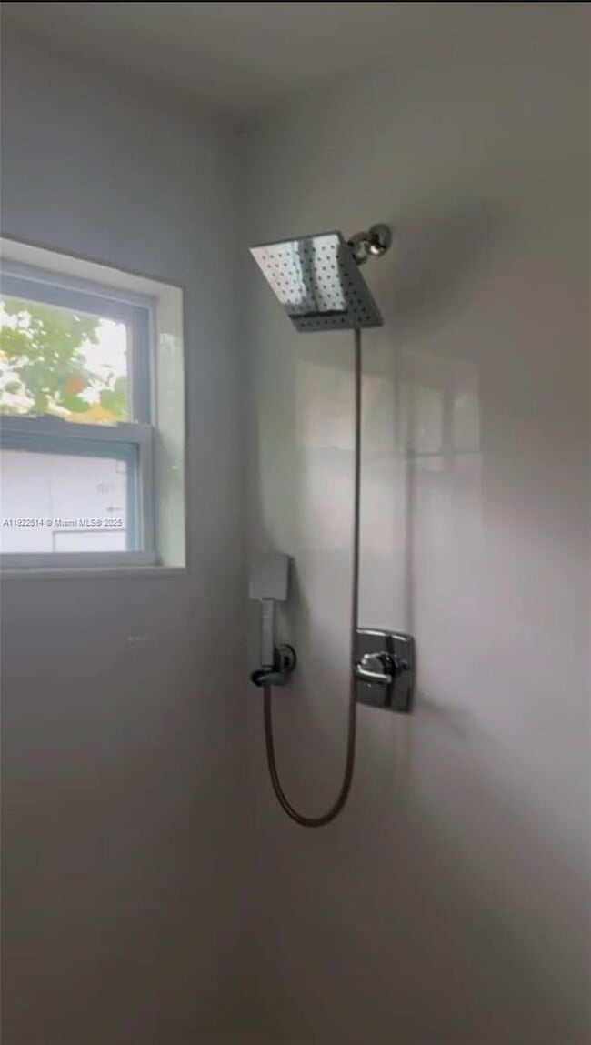 3912 SW 12th Ct in Fort Lauderdale, FL - Foto de edificio - Building Photo