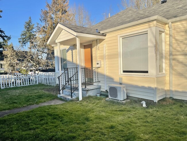 property at 1040 Spruce St NE