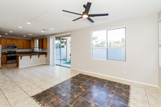 1934 Barrel Oak Ave in North Las Vegas, NV - Foto de edificio - Building Photo