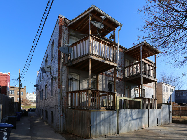 1122 Spring Rd NW in Washington, DC - Building Photo - Building Photo