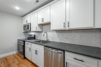 1108 McCallie Ave, Unit 204 in Chattanooga, TN - Foto de edificio - Building Photo