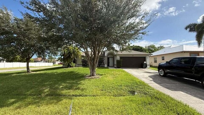 2455 SW Savage Blvd in Port St. Lucie, FL - Building Photo - Building Photo