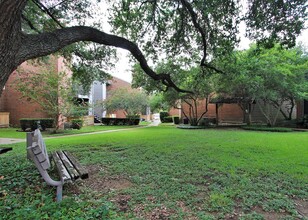 Tramor at the Oaks Apartments in Austin, TX - Building Photo - Building Photo