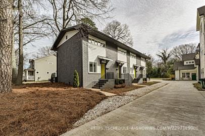 property at 215 S Gardner Ave