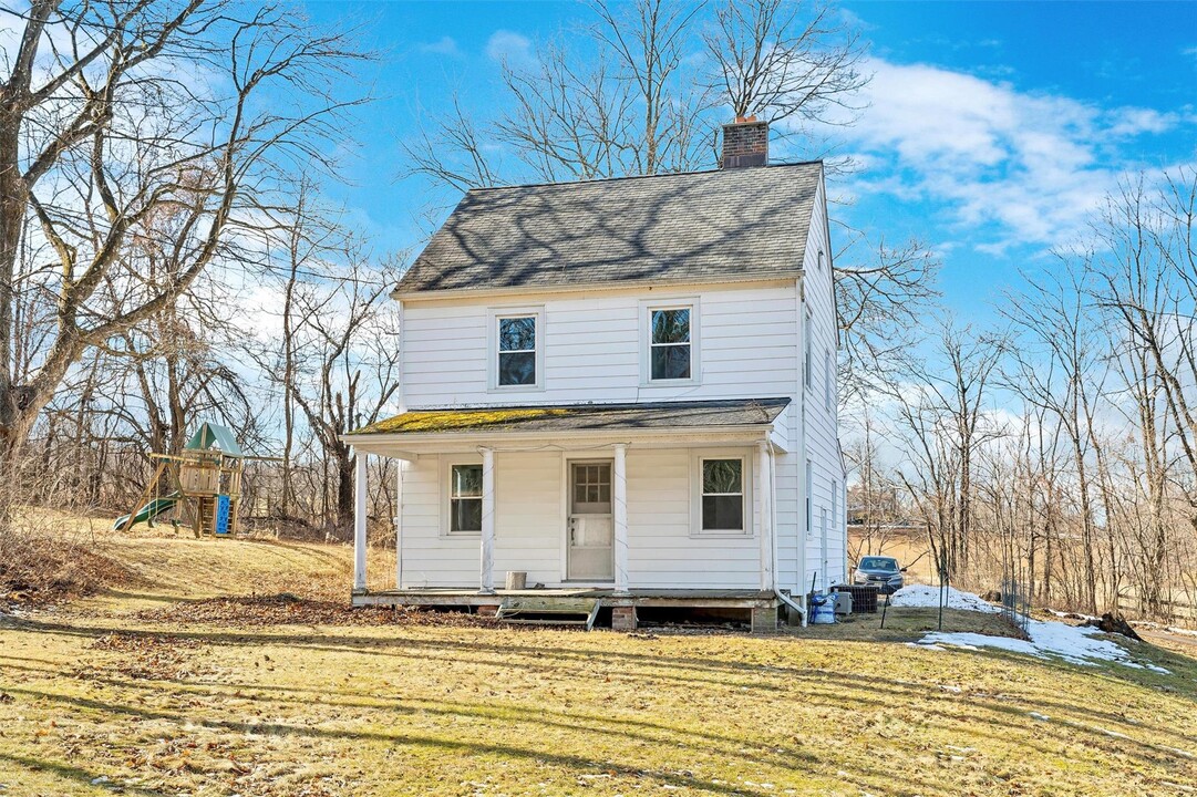 17 Carriage House Rd in Warwick, NY - Building Photo