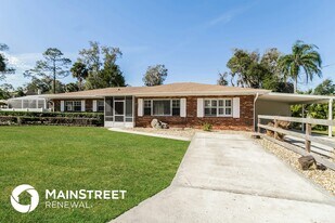 820 N Florida Ave in DeLand, FL - Building Photo