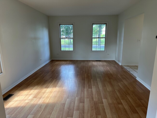 2083 Westfield Dr in Gurnee, IL - Building Photo - Building Photo