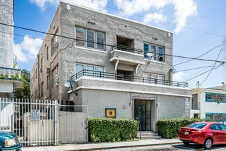959 SW 5th St in Miami, FL - Foto de edificio - Building Photo