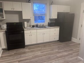 147 Grove St, Unit Apartment 1 in Bangor, ME - Building Photo - Building Photo