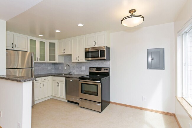 Aqua Terrace in Seattle, WA - Building Photo - Building Photo