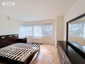 211 E 53rd St in New York, NY - Building Photo - Building Photo