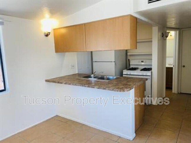 property at 1654 N Beverly Ave