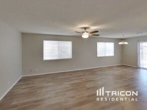1004 Bird Springs Dr in Las Vegas, NV - Building Photo - Building Photo