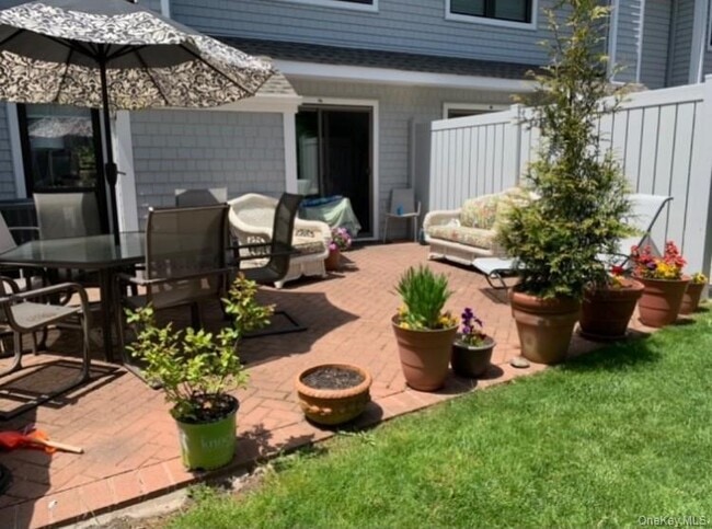 property at 50 Hubbard Ln