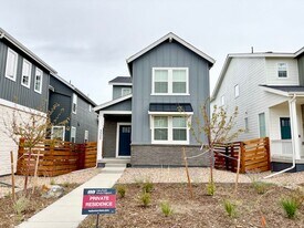 3325 N Coolidge Wy in Aurora, CO - Building Photo