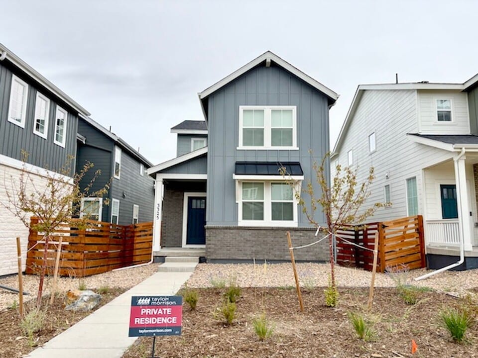 3325 N Coolidge Wy in Aurora, CO - Building Photo