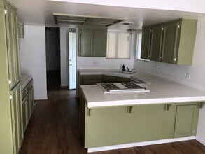 1715 E Mary Ave in Visalia, CA - Building Photo - Building Photo