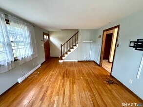 400 Divinity St in Bristol, CT - Building Photo - Building Photo