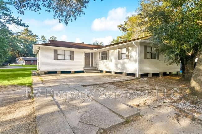 property at 206 Sunset Dr