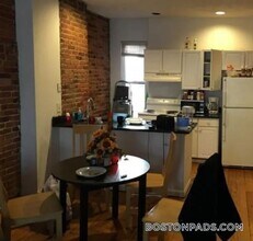 216 Hemenway St in Boston, MA - Building Photo - Building Photo