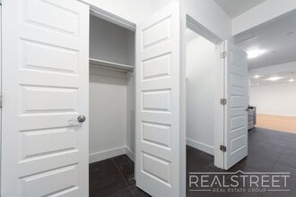 LUXURY 3 BR 2 Bath in Queens! in Queens, NY - Building Photo - Building Photo