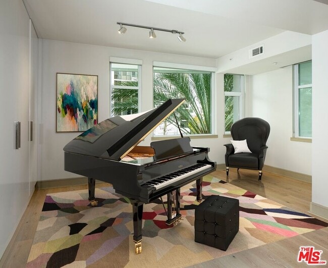 10700 Wilshire Blvd in Los Angeles, CA - Building Photo - Building Photo