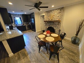 6201 Bridgeport Dr in Charlotte, NC - Foto de edificio - Building Photo