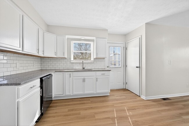 5201 Bagley Rd in Columbus, OH - Building Photo - Building Photo