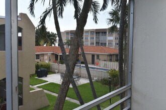 1432 S Lakeside Dr in Lake Worth Beach, FL - Building Photo - Building Photo