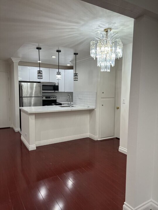 1440 Veteran Ave, Unit 513 in Los Angeles, CA - Building Photo