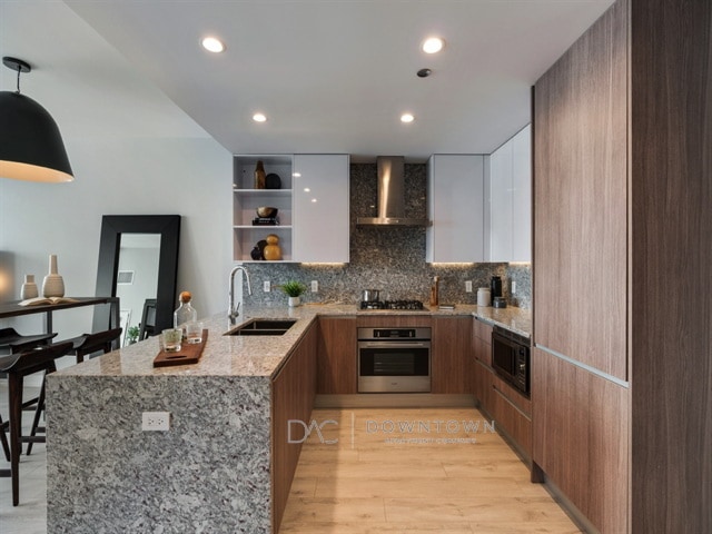 property at 300 W Hill St