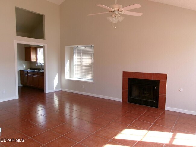 733 Colchester Dr in El Paso, TX - Building Photo - Building Photo