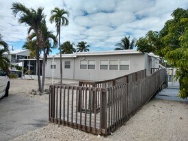 216 Humpty Dumpty Dr in Key Largo, FL - Building Photo