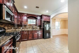4911 Hull St in Houston, TX - Building Photo - Building Photo
