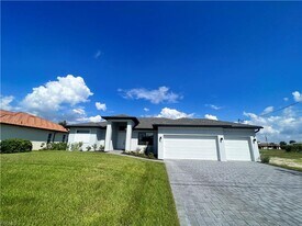 619 NW 38th Pl in Cape Coral, FL - Building Photo