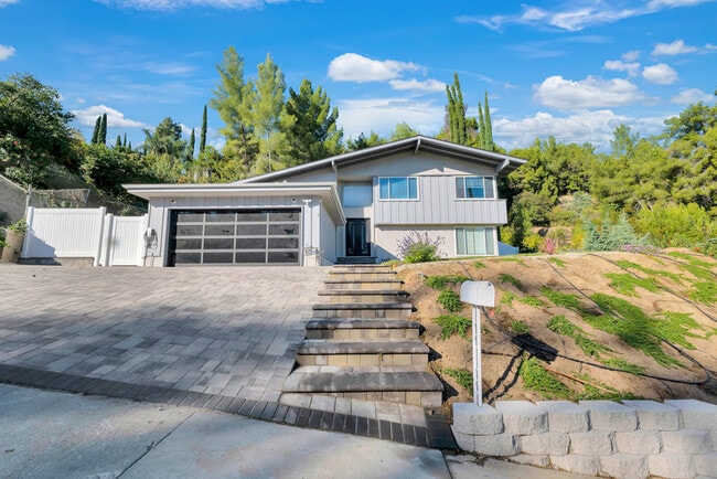 19653 Valdez Dr in Tarzana, CA - Foto de edificio - Building Photo