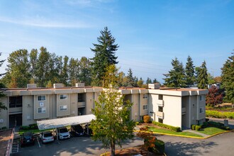 Village At Redondo Condominium in Federal Way, WA - Foto de edificio - Building Photo