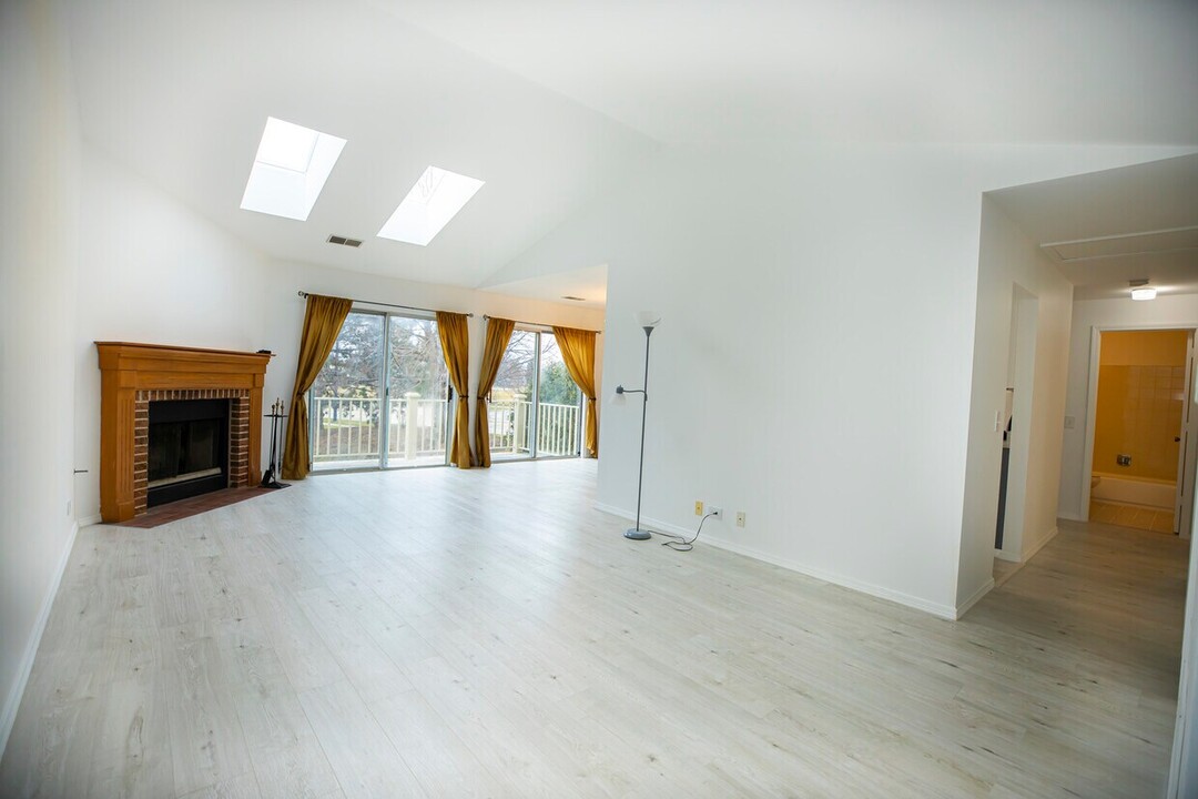 1 Aberdeen Ct in Schaumburg, IL - Building Photo