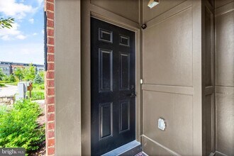 12921 Sunrise Ridge Aly in Herndon, VA - Building Photo - Building Photo