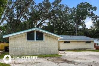 2273 Holly Leaf Ln in Orange Park, FL - Foto de edificio - Building Photo