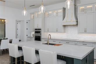 167 9th St SW in Naples, FL - Foto de edificio - Building Photo