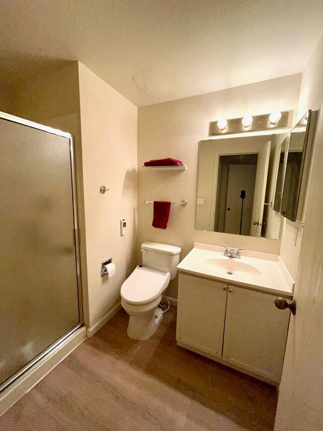 707 N 130th St, Unit B201 in Seattle, WA - Building Photo - Building Photo