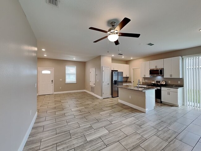 1957 Michigan Dr in Poinciana, FL - Building Photo - Building Photo