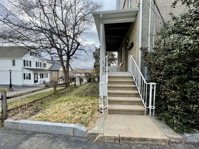 14 Berrian Pl in Greenwich, CT - Building Photo - Building Photo