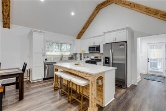 551 Woodrow Ave in Hapeville, GA - Building Photo - Building Photo