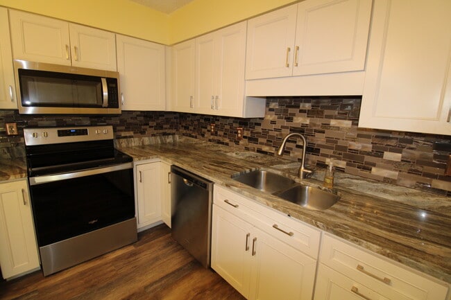 12 King Arthur Pl in Asheville, NC - Building Photo - Building Photo